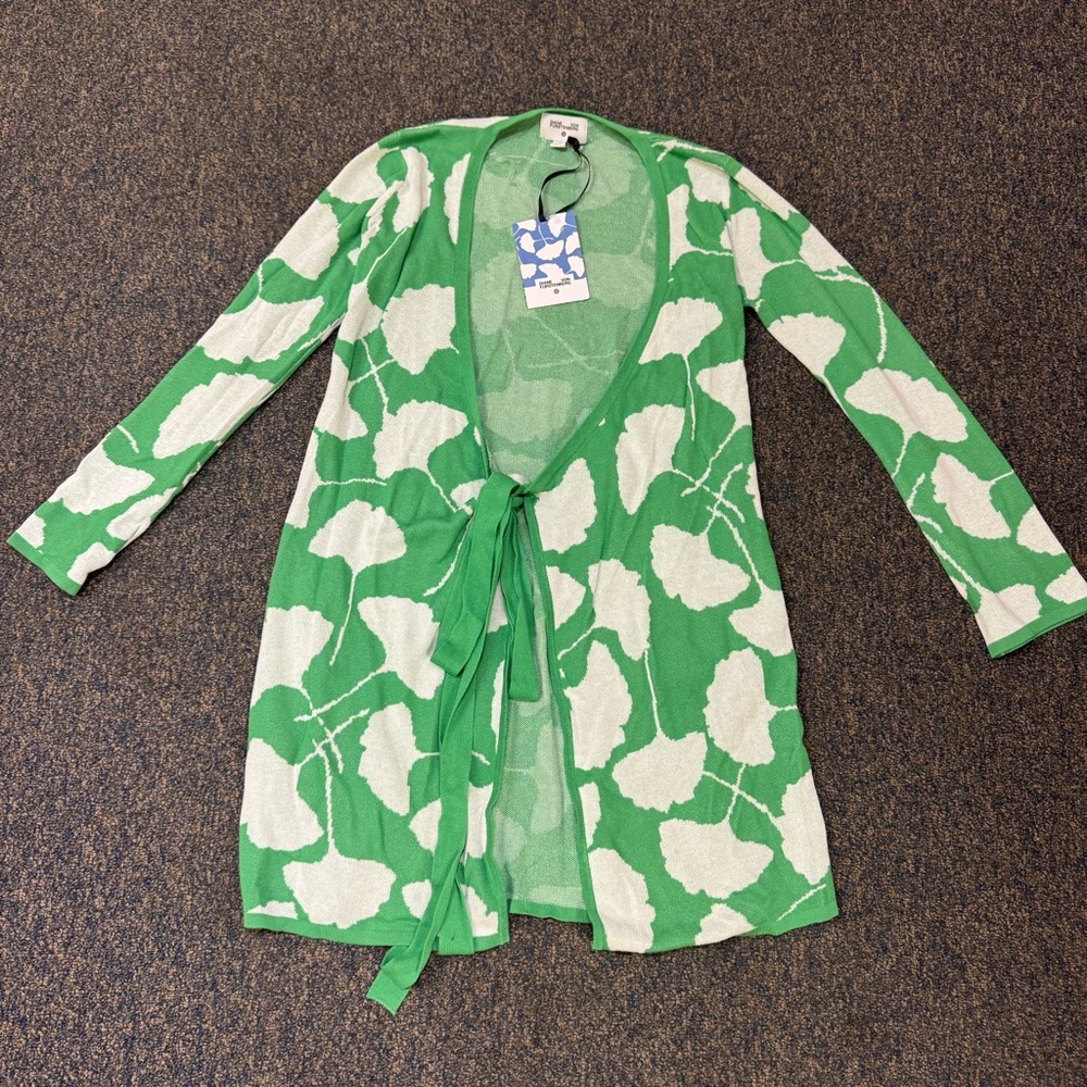 Diane Von Furstenberg BNWT Green and White Patterned Wrap